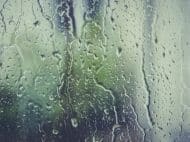 חלון עם גשם